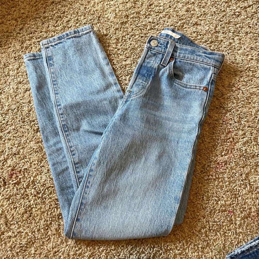 Levi’s light wash wedgie jeans